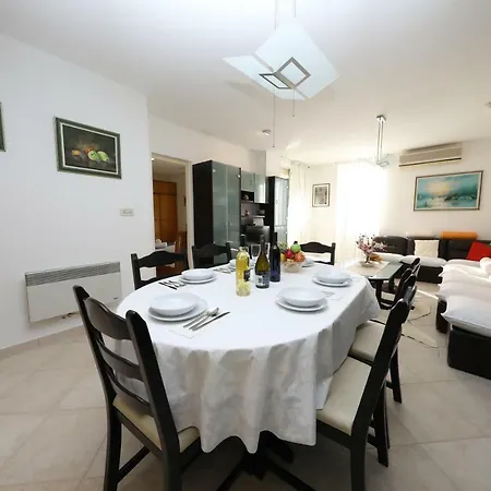 Apartment Riva *